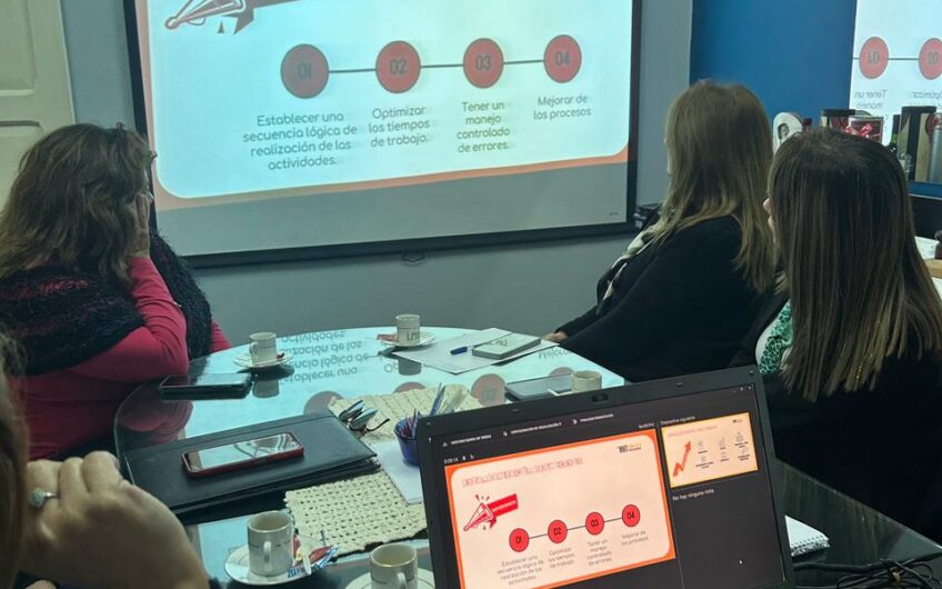 SALON DE PROYECCION PARA REUNIONES Y CAPACITACIONES